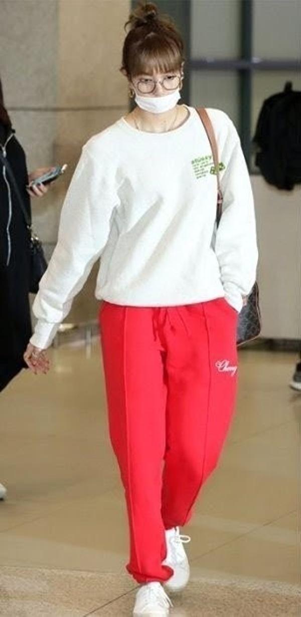 스** 실루엣 맨투맨