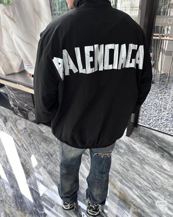 발**** 테이프 백로고 바람막이