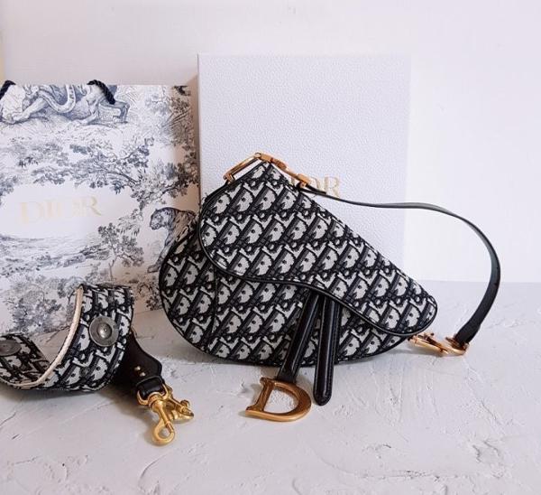 디* 고급 오블리크 클래식 다크 네이비 미듐 새들백