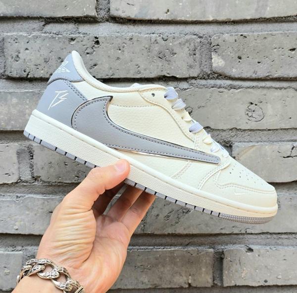 나** x 트래비스 스캇 x 프라그먼트 에어조던1 로우 그레이 Travis Scott x Fragment Design x Air Jordan1 Low 0G SP AJ1 그레이