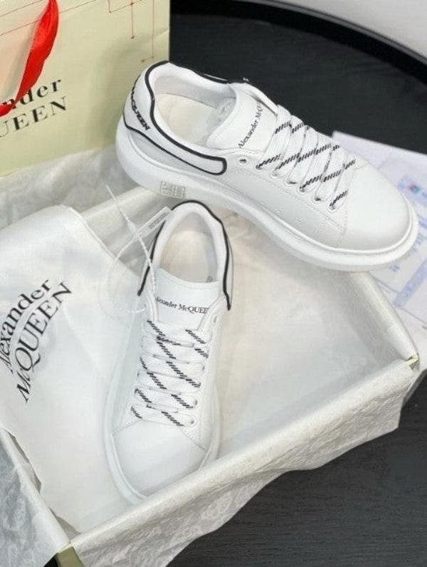 알*** 맥퀸 오버사이즈 레이스업 스니커즈 화이트탭 남여공용