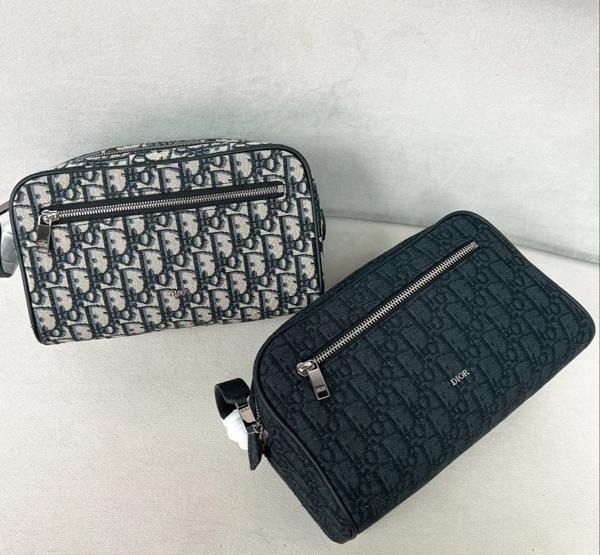 디* 오블리크 자카드 토일레트리 백 돕키트