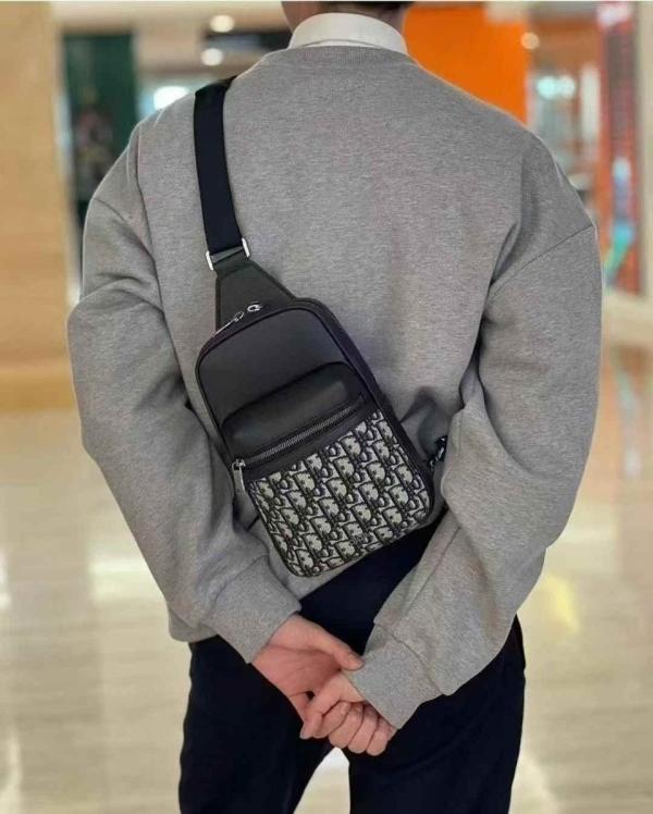 디* 오블리크 자가드 슬링백