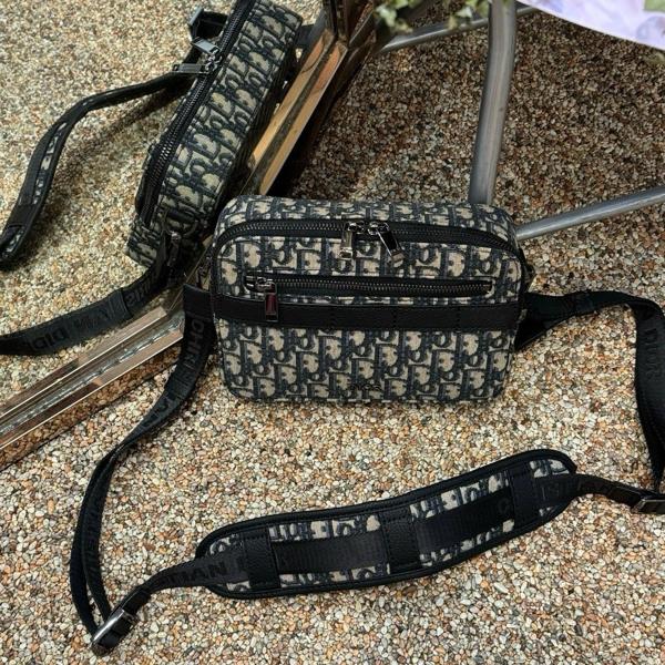 디* 옴므 메신져백