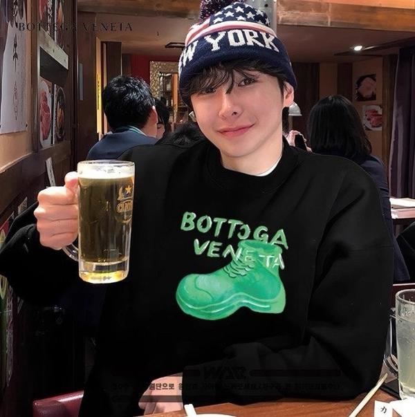 보** 페인트 신발 디자인 밍크양기모 티셔츠