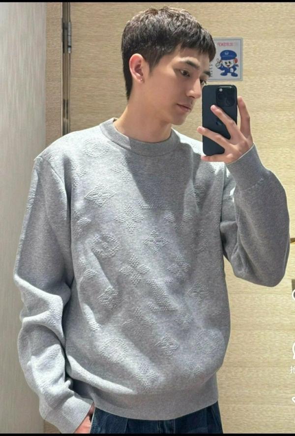 루* 모노그램 엠보로고 니트