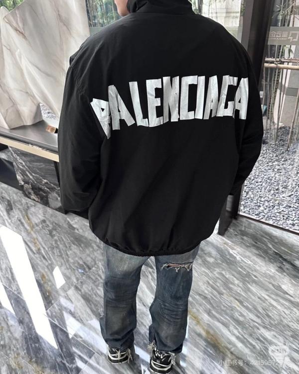 발**** 테이프 백로고 바람막이