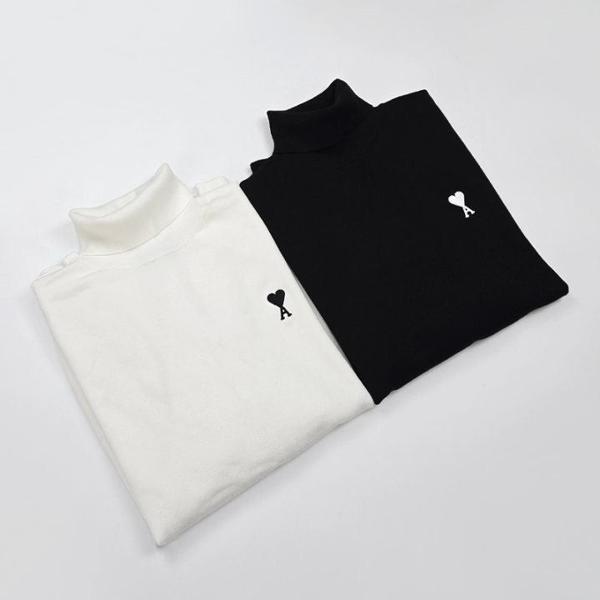 아* 화이트 블랙 스몰하트 터틀넥 니트