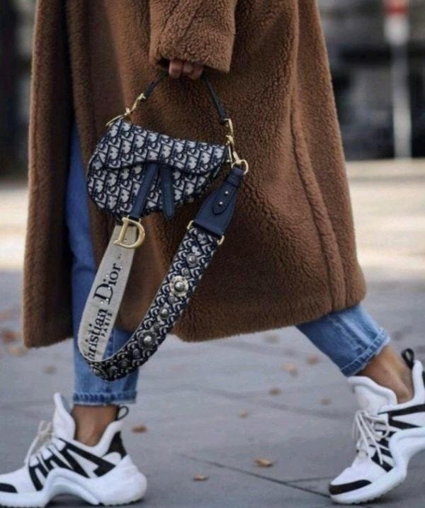 디* 오블리크 새들백 네이비