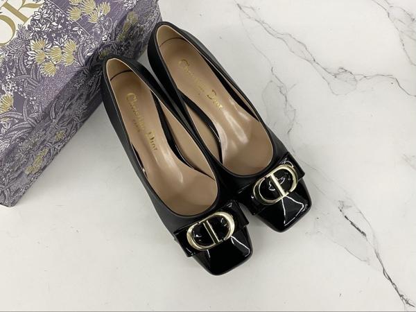 디* CD로고 리본 장식 애나멜 펌프스 힐