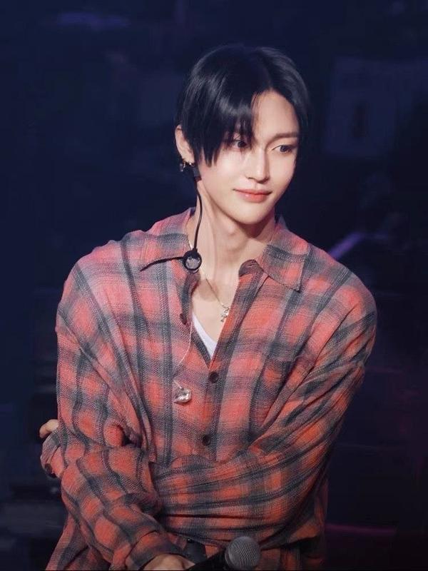 아**** 버로우드 텍스처 체크 셔츠  수입