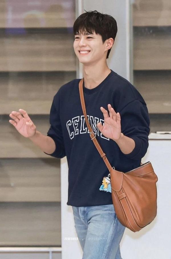 셀** 레터링 로고 박보검 맨투맨  수입