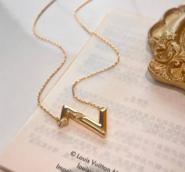 루* LV 볼트 업사이드다운 목걸이