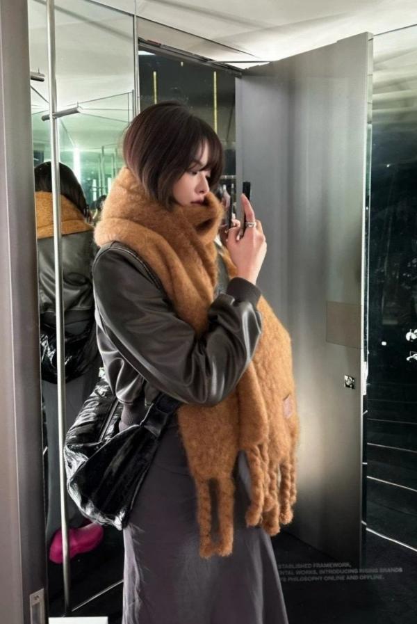 르** 소프트 페이퍼 레더 크로와상백 수입고퀄