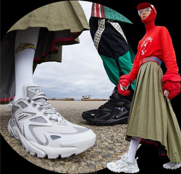 루* 러너 스니커즈 화이트 그레이