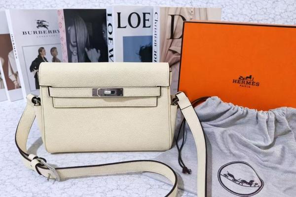 에*** 켈리 메신저(아이보리은장)