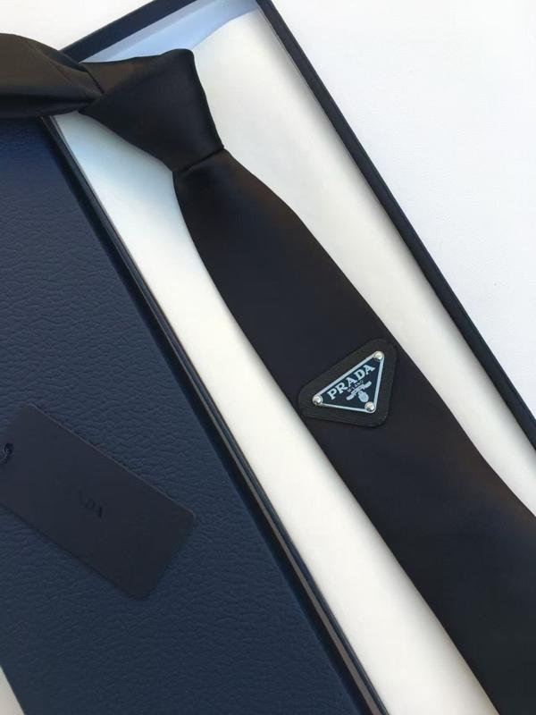 프** 삼각로고 실크 넥타이