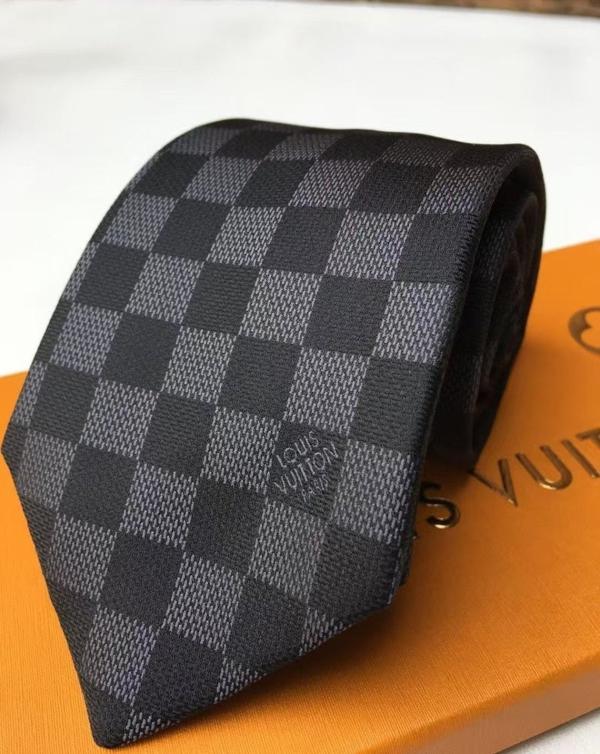 루* 다미에 넥타이