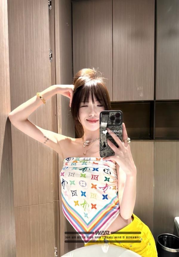 루* 트렁크 사각 모노그램 아이보리 스카프