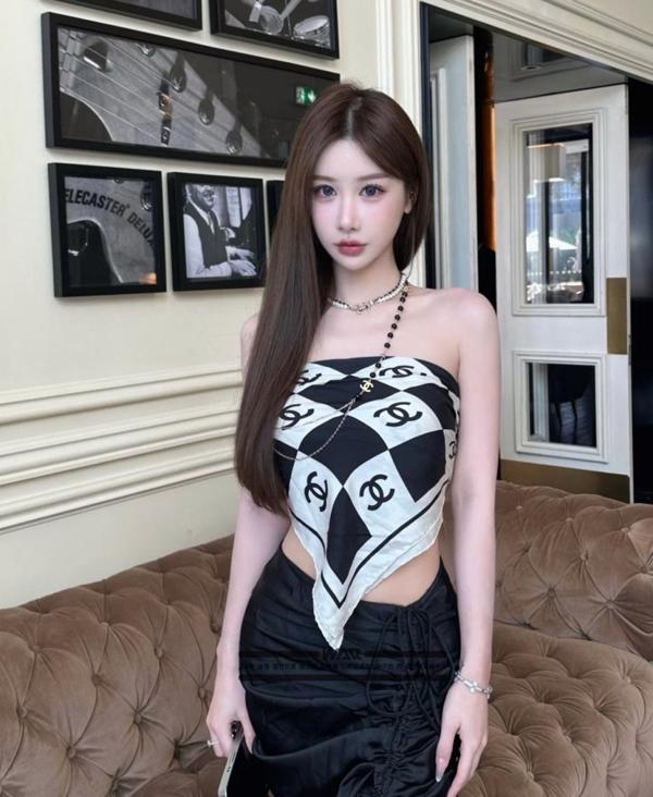 샤* 사각 레터링 로고 블랙 사각 스카프