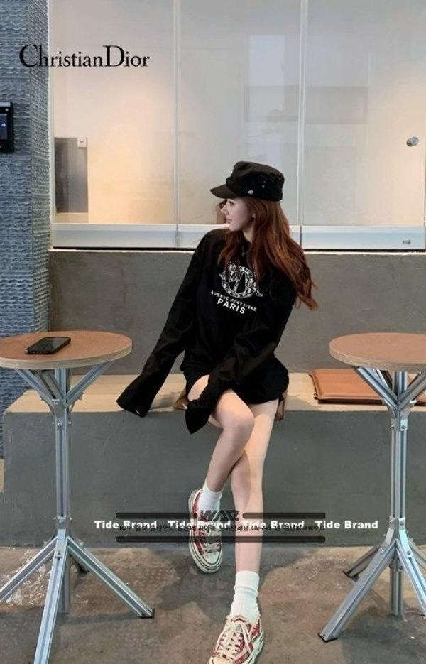 디* 에비뉴 시그니쳐 패턴 디자인 긴팔티셔츠 (시보리없음)