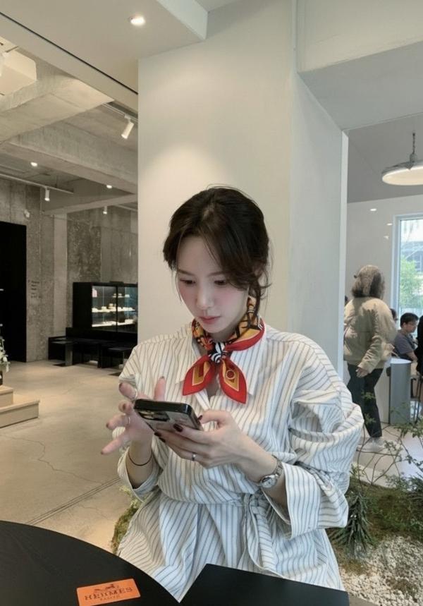 에*** 홀스 레드 스카프