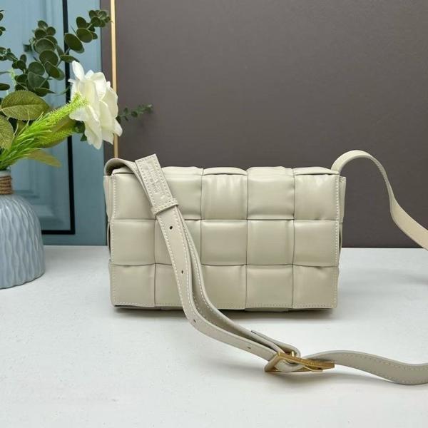 보** 패디드 카세트백