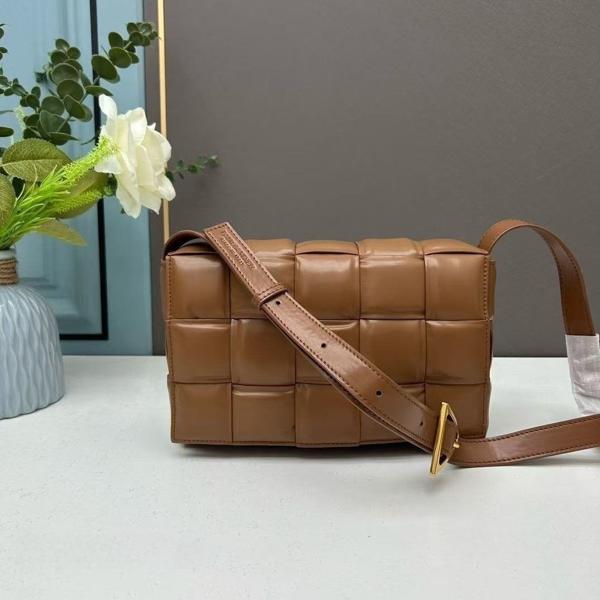 보** 패디드 카세트백