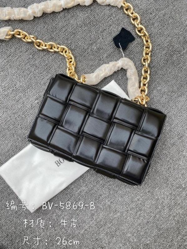 보** 패디트 체인 카세트백