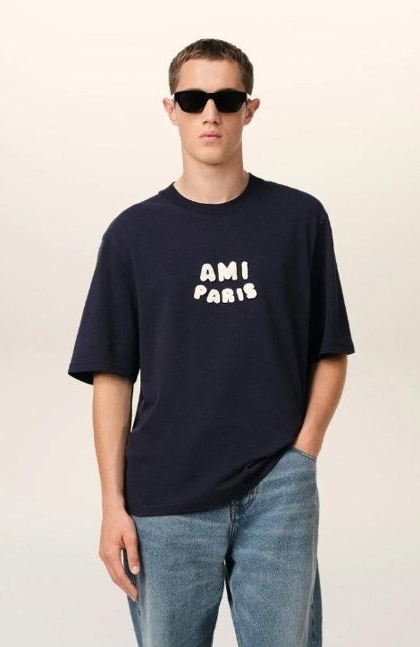 아* 자수 라운드 티셔츠