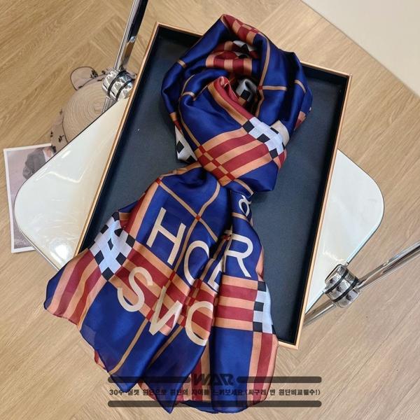버** 체크 레터링 양면 네이비 스카프