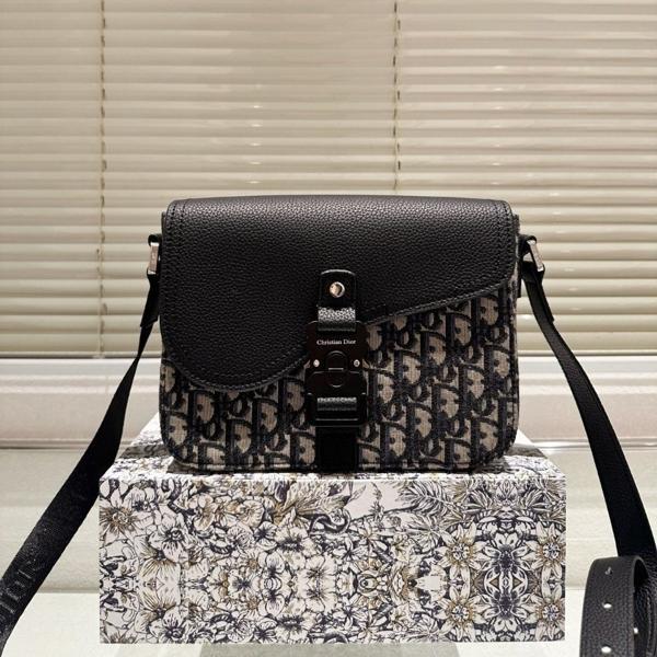 디* 오블리크 새들 메신져백