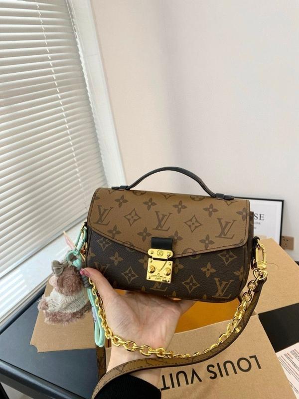 루* 포쉐트 이스트웨스트