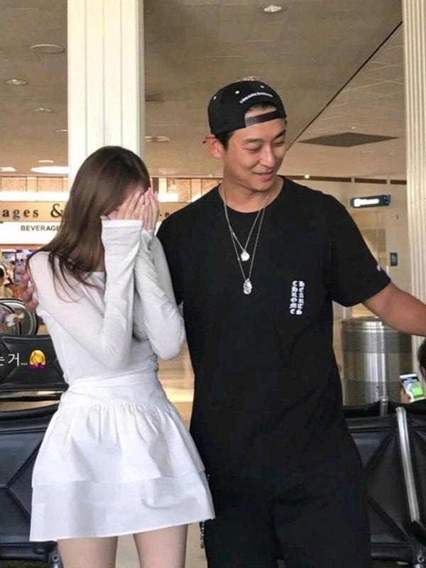 크* osaka 로고 반팔