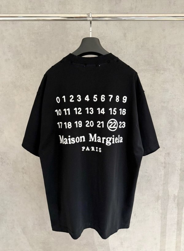 메* 마르지엘라 자수로고 티셔츠