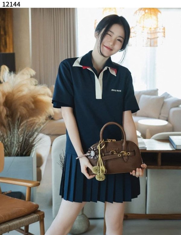 미*** 수입프리미엄급 아방뛰르 나파 가죽 미디움 백