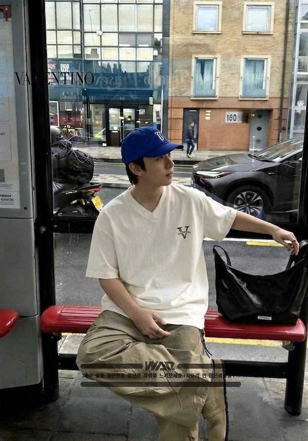 발*** V로고 디자인 v넥 티셔츠