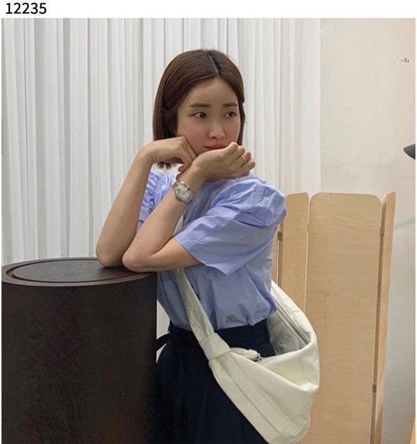 르** 수입프리미엄급 미디엄 크로와상 백 소프트 나파 레더 화이트