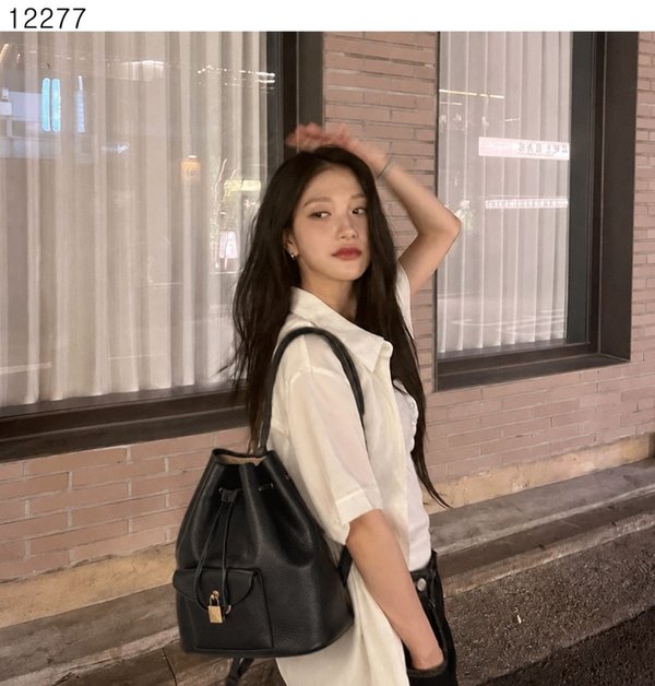 로* 피아나 수입프리미엄급 Extra Drawstring backpack L27 Calfskin Black