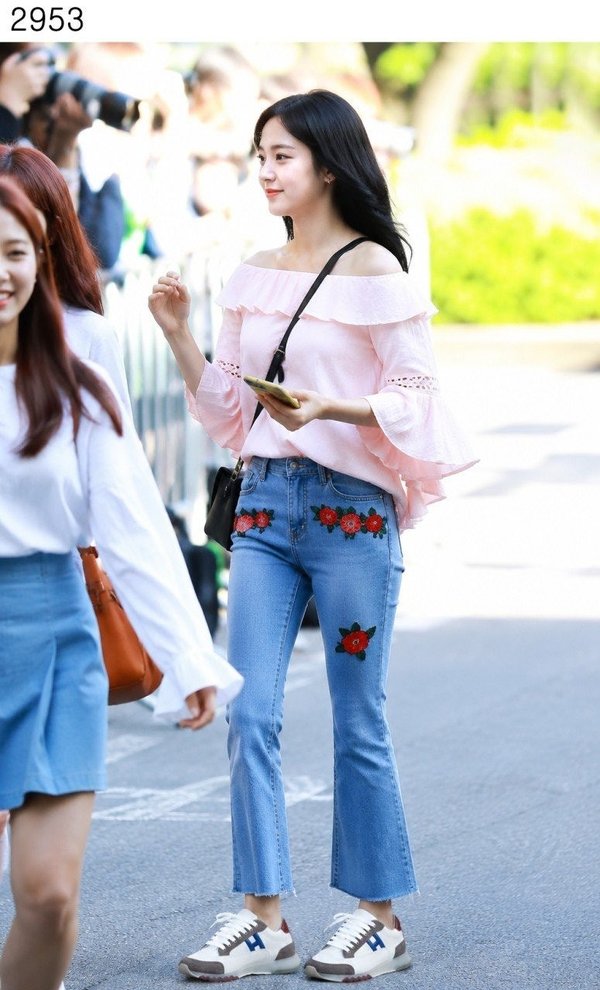에*** 수입프리미엄급 트레일 스니커즈