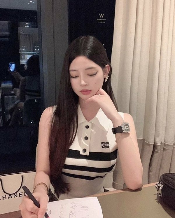 셀** 카라 민소매 니트