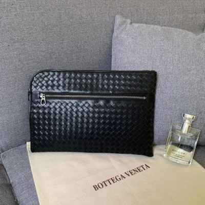 보** 인트레치아토 지퍼 클러치