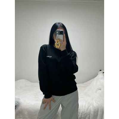 발**** 라운드 맨투맨 티셔츠