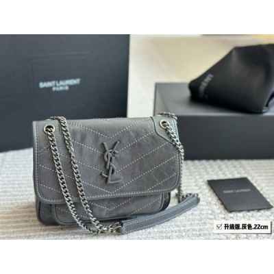 생** 니키 그레이 스몰