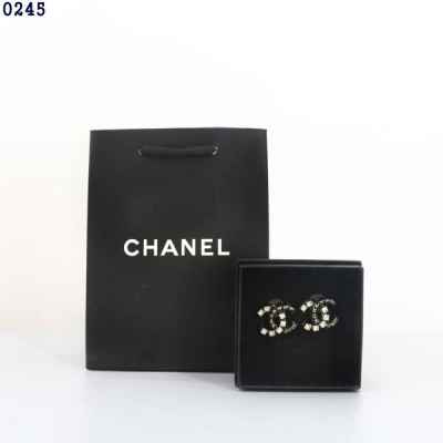 샤* 블랙골드 CC로고 귀걸이