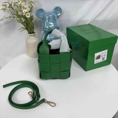 보** 카세트 버킷백