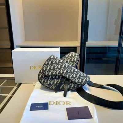 디* 자카드 옴므 새들백 (네이비)