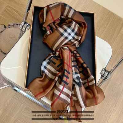버** 체크 레터링 브라운 스카프