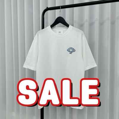 아* 클라우드하트 자수 패치 티셔츠