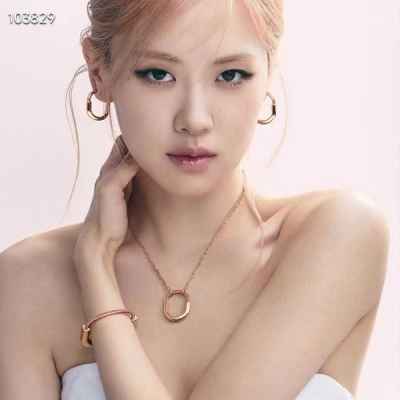 티** 로제 락네크리스